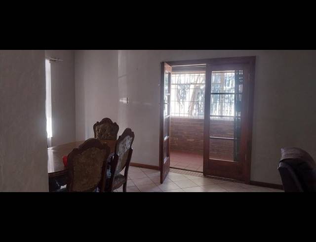 3 BEDROOM HOUSE FOR SALE IN KENSINGTON